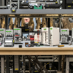 Brand New Original Inverter Drive Servo Motor 490NRP95400 <strong>PLC</strong> Module for Industrial Control <strong>Programming</strong> <strong>Direct</strong> Warehouse Stock - Product Image 3