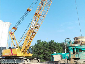 高い耐久性を備えた260トンの積載量を備えた建設用の大型リフティングおよび積み替えクレーンXLC260 - Product Image 2