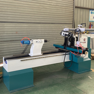Máquina de torno de madera CNC con conveniente sistema de carga automática - Product Image 3