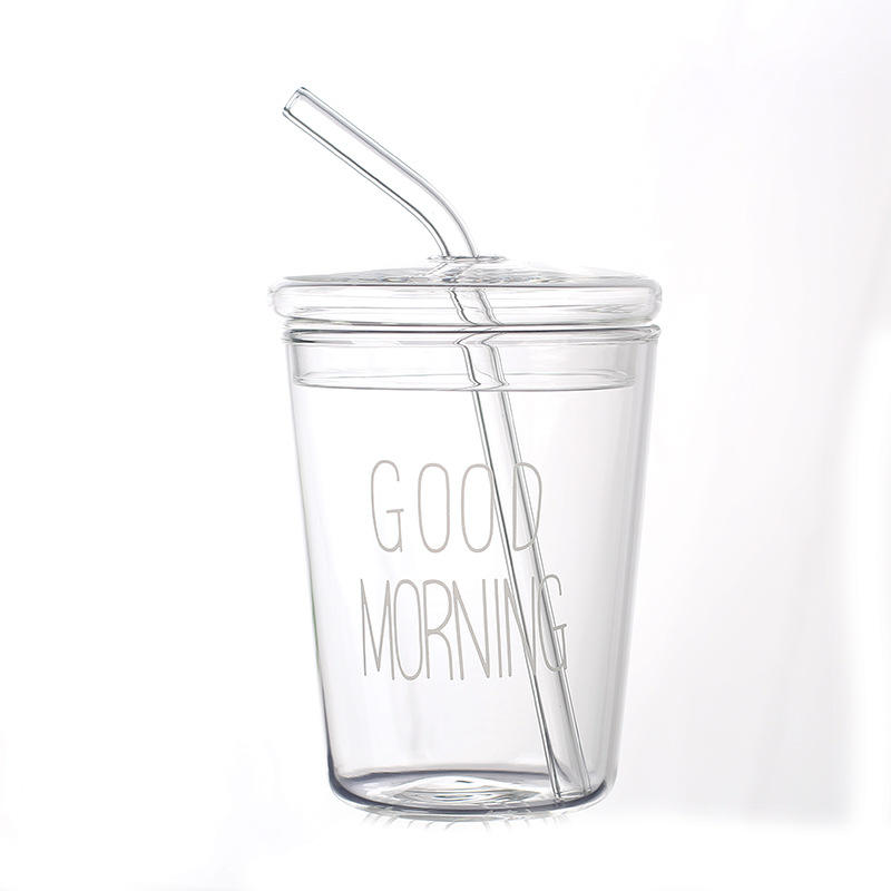 Tapez une tasse de paille blanche bon matin