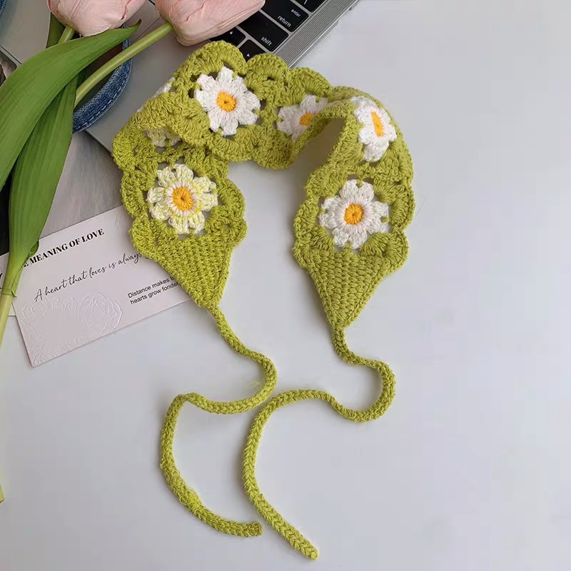 Green-small daisy
