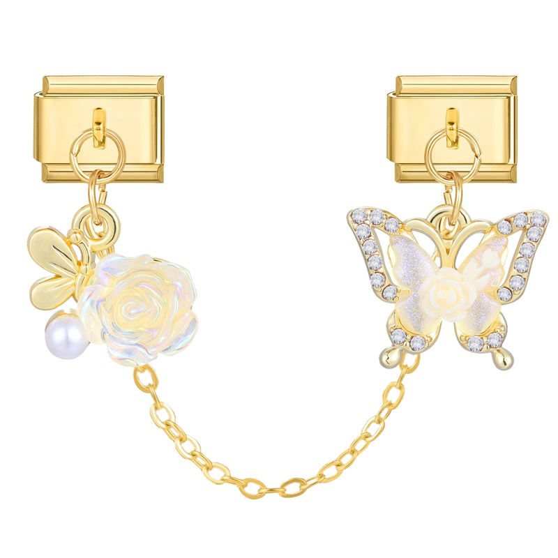 Papillon floral double suspendu sur fond doré