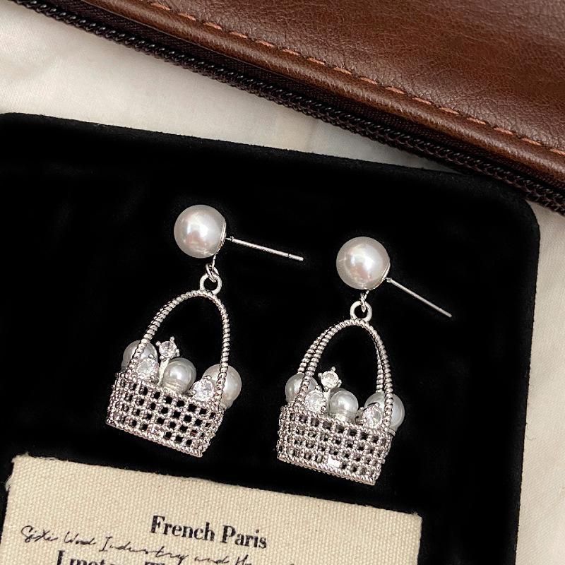 Boucles d'oreilles blanches