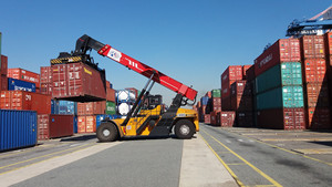 Loaded <strong>Container</strong> Handler SRSC4545H1 45 Ton Reach <strong>Stacker</strong> for <strong>Container</strong> Lifting - Product Image 3