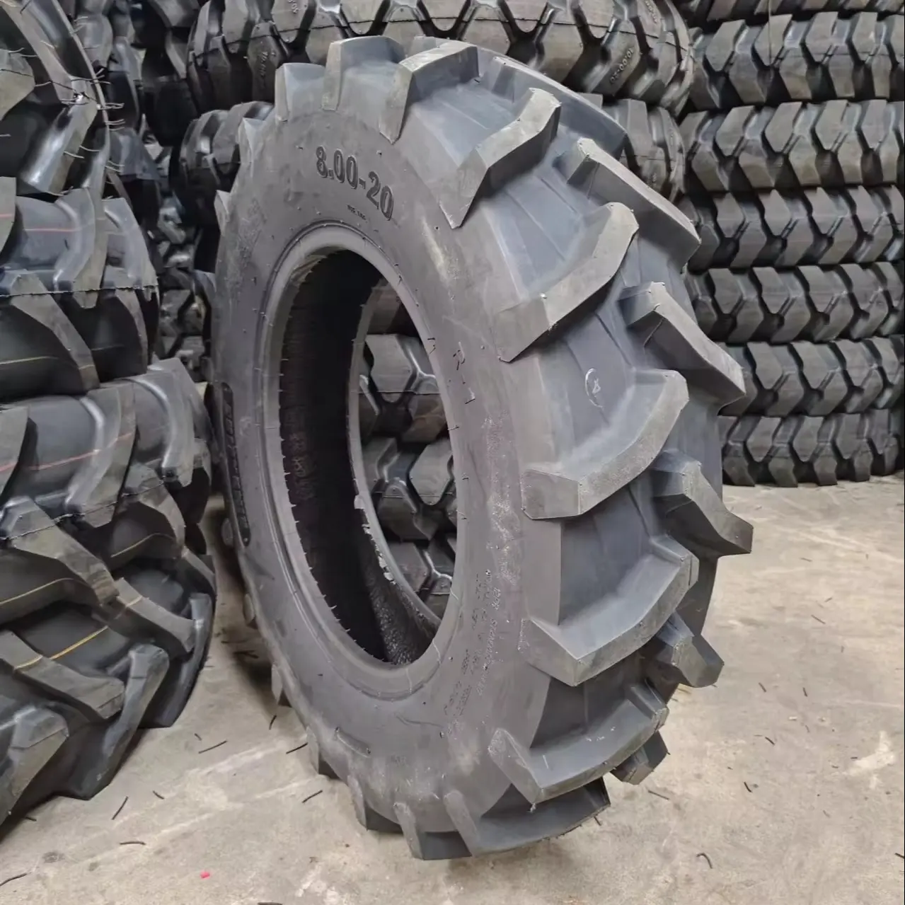 Schlussverkauf AGR-Traktorreifen 8,00-20 R1 Muster Landwirtschaftsreifen günstig und hochwertiger Reifen