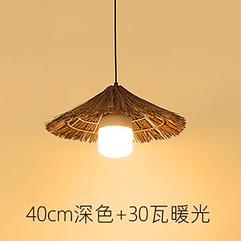 40 cm de couleur foncée + 30 watts de lumière chaude