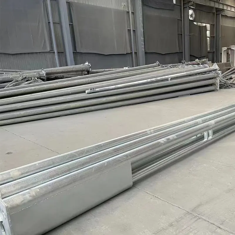 Poste de luz de calle de acero galvanizado de brazo único a precio de fabricante para iluminación