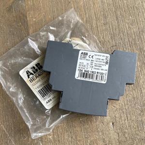 Nuovo e originale Plc 1SA M40 1902 R1001 blocco contatti ausiliario 10A 240V nuovo Controller di programmazione PLC - Product Image 1