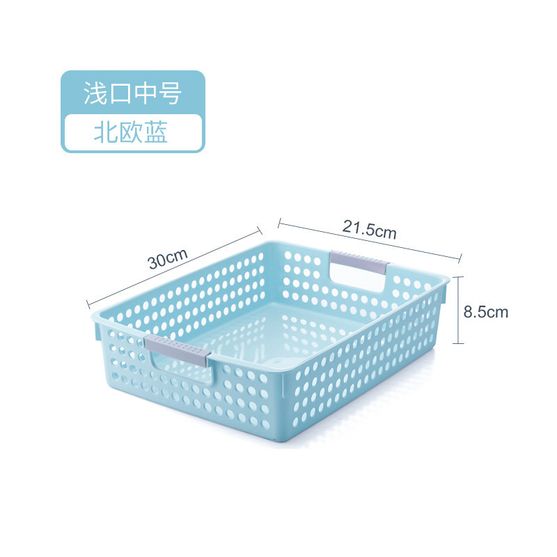 Bleu, de couleur claire, de taille moyenne