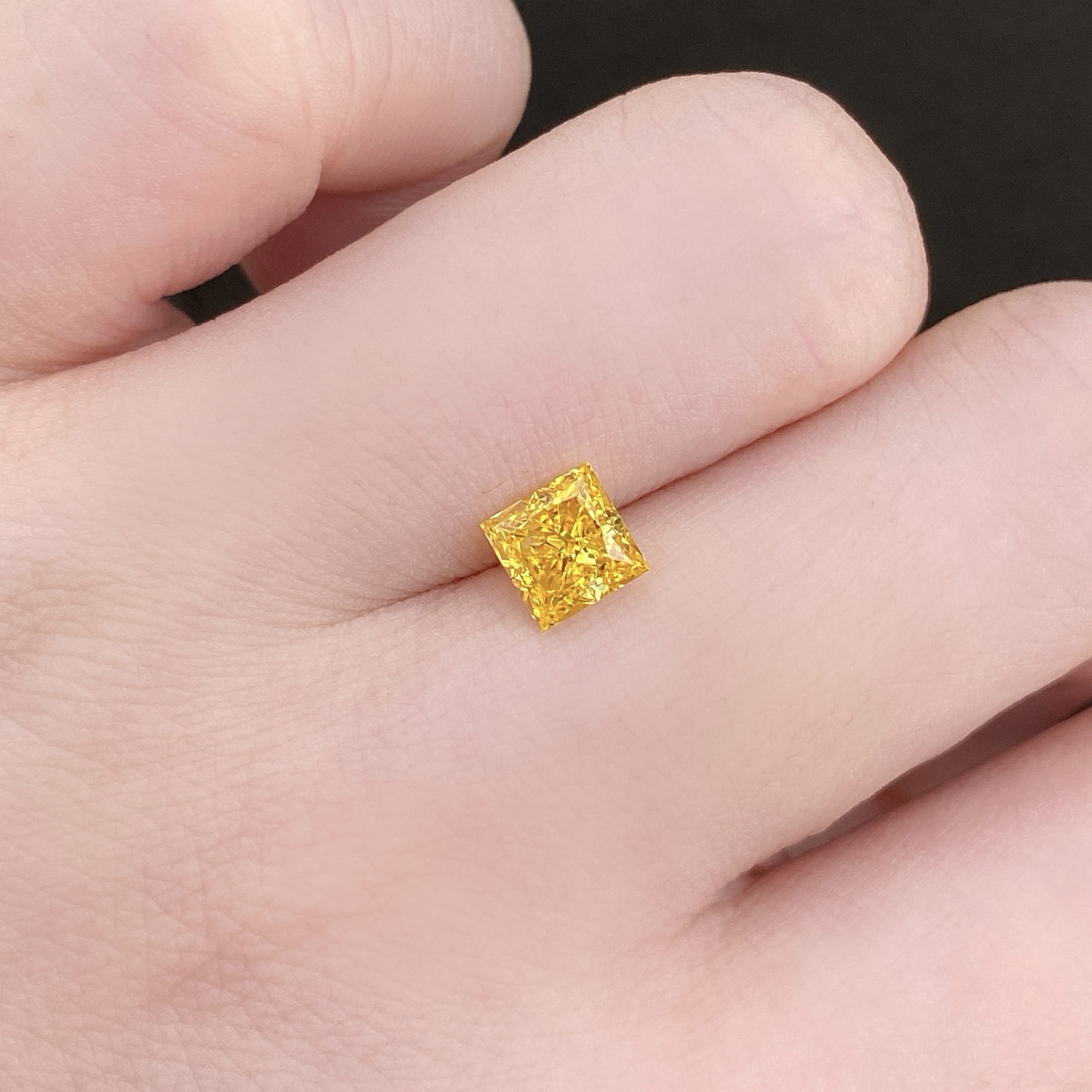 Princesa de color amarillo vivo elegante VS2