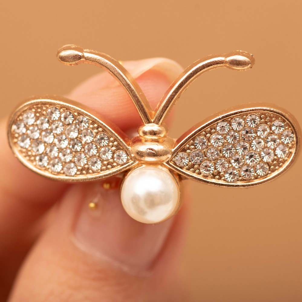 XP009 Abeja pequeña con perlas artificiales doradas