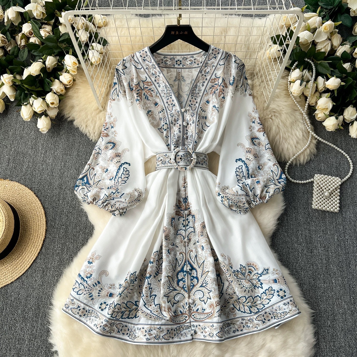 Bianco blu scuro