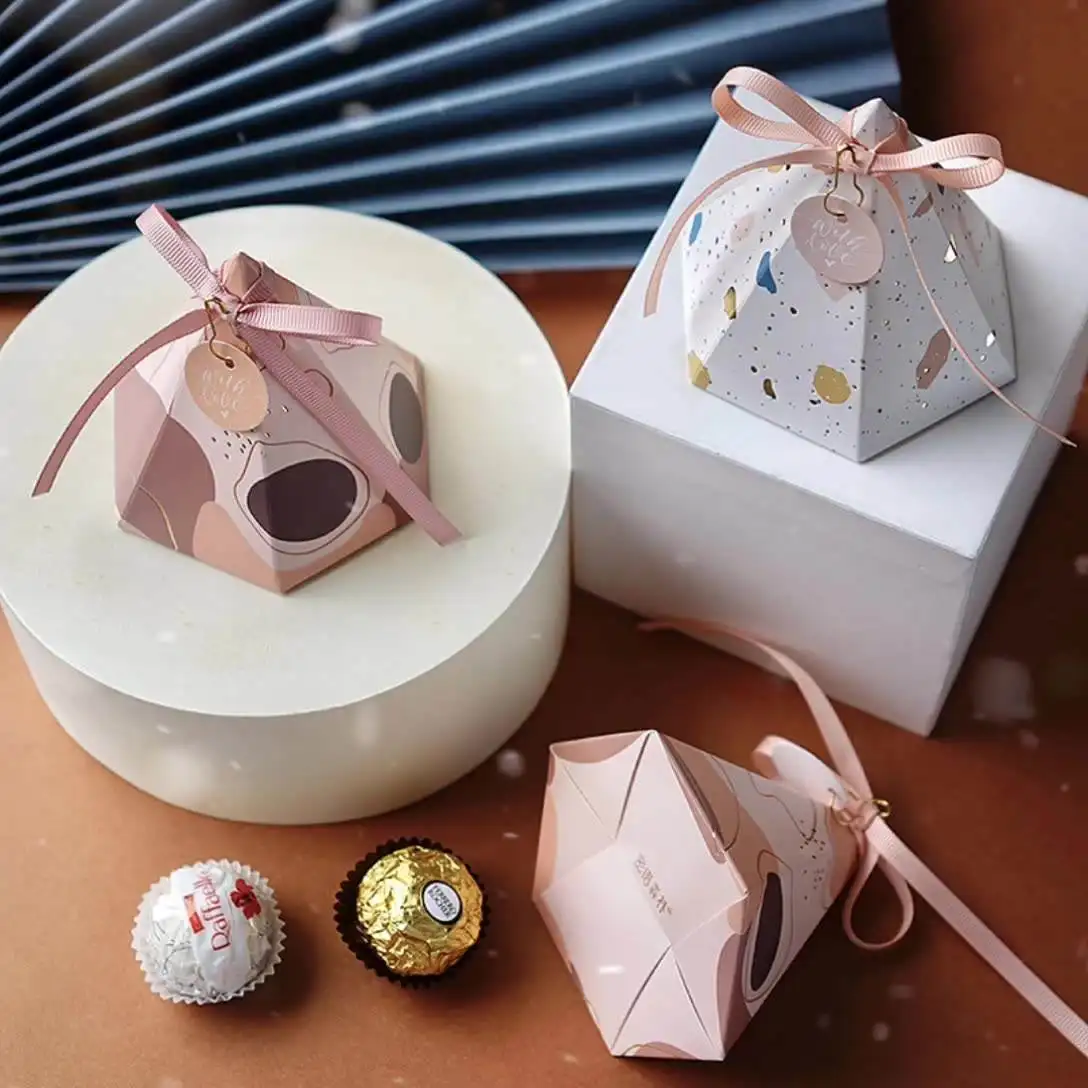 Fabrik Pappe Luxus Pyramide Box Dreieck Hochzeit Gunst Box kleine Süßigkeiten Schokolade Geschenk box
