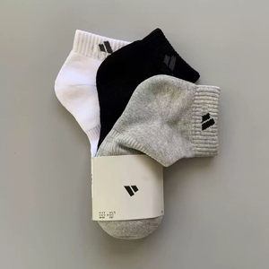 Tasarımcı işlemeli Logo ekip çorap özel erkekler için % 100% pamuk spor çoraplar moda OEM hizmeti dijital baskılı futbol - Product Image 1