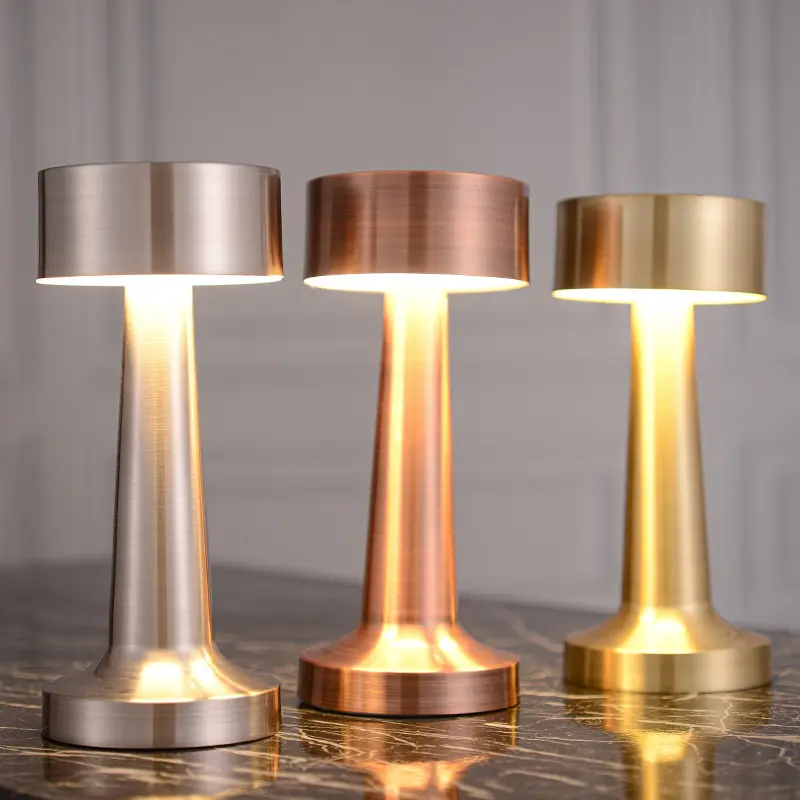 שולחן מנורת מגע טעינת Led עם מטען מתכת חמה יוקרה מגע קפה מנורת מלון Led שולחן בר אור