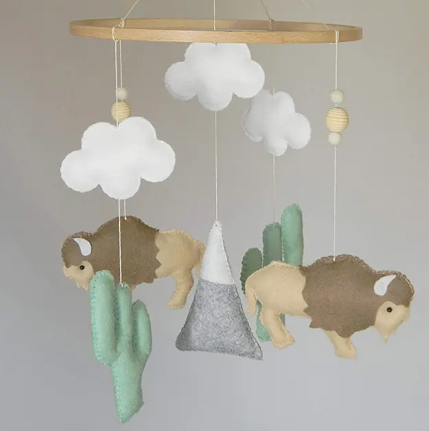 Herstellung nordic safari spielzeug holz kleiderbügel fühlte wolken bison buffalo woodland tier kind kindergarten baby krippe mobile