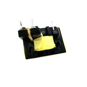 Globale Kompatibilität Kompaktes Smartphone-Adapter-Transformator Platzsparendes Design mit effizienten Spannungs-Pace-Saving-Funktionen