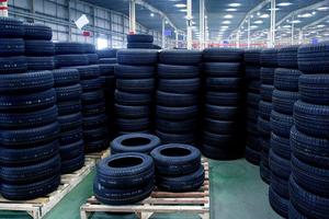 Chaoyang 225/55R17チューブレス乗用車タイヤラジアルデザイン高性能グラブコントロールサイレントインストール新品SA37タイヤ