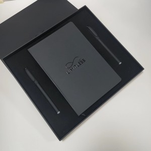 Cuaderno negro con páginas negras Libro de bocetos personalizado en blanco para dibujar Tapa dura con su propio logotipo personalizado - Product Image 1
