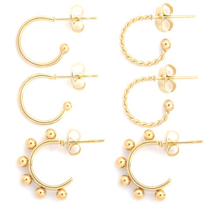 Moda 18k altın hiçbir kararmaz paslanmaz çelik desenli pürüzsüz kaynaklı iğne boncuk büküm c-şekilli küpe takı aksesuarları için - Product Image 1