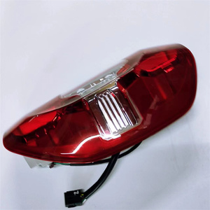 車のリアバックドアブレーキ警告灯テールライトリアテールライト12V SAIC <span class=keywords><strong>maxus</strong></span> V80 G10 T60 OEM C00047651用