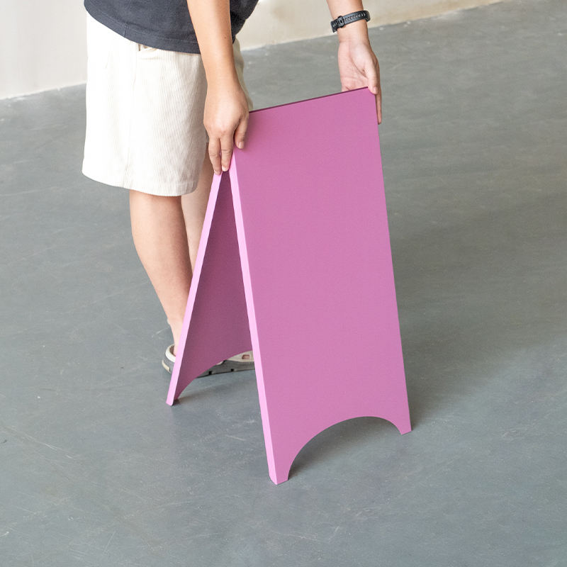 Tableau d'affichage rose