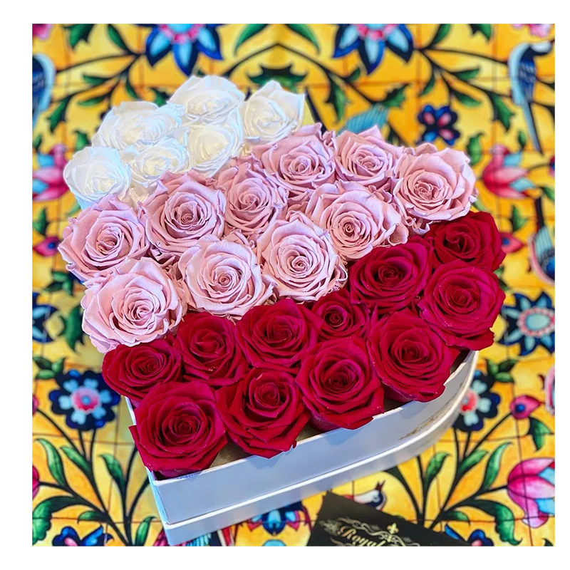 25 rose in scatola a forma di cuore