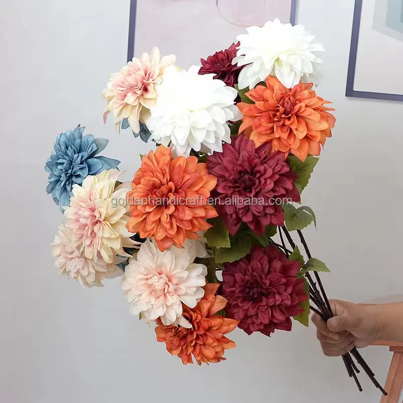 QSLH Ti429 matrimonio di alta qualità fiori decorativi piante tessuto 3 teste fiore di dalia artificiale per la decorazione di nozze