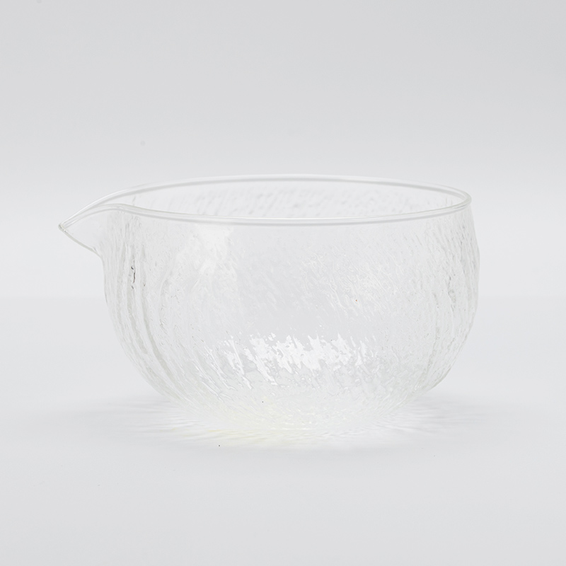 Bol transparent avec bec verseur