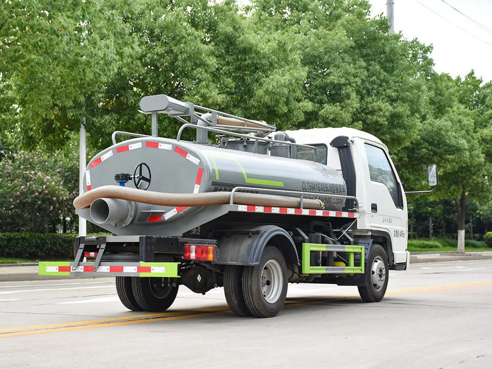 New 3000L 3 cubic meter Foton Forland fecal suction truck with vacuum pump septic tank truck vaccum dung sucking cartfor sale