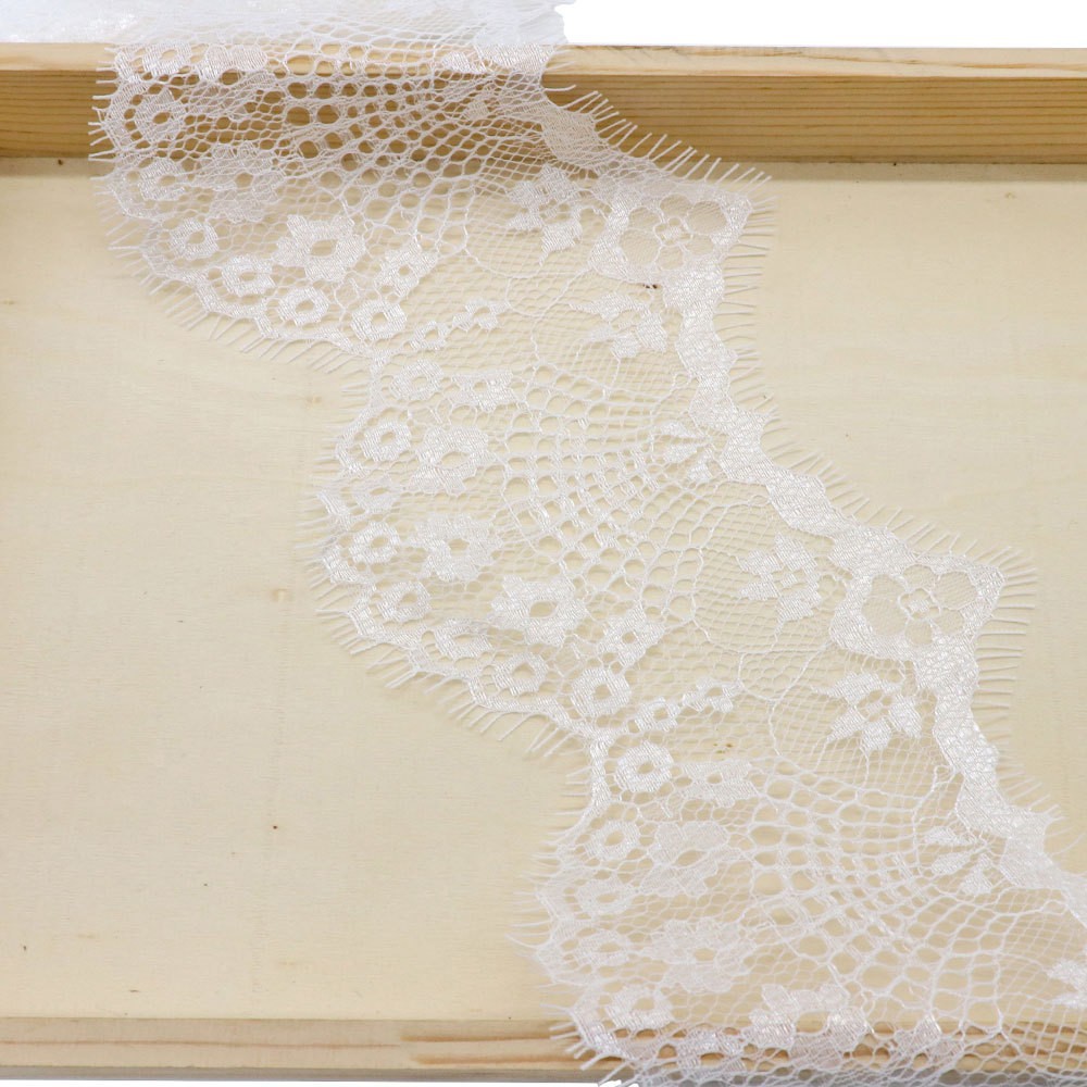 White 1 - width approximately 9.5cm