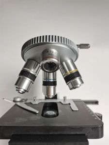 Microscopio Trinocular digital multiusos, dispositivo de laboratorio biológico con conexión para pantalla de ordenador, USB, precio bajo - Product Image 5
