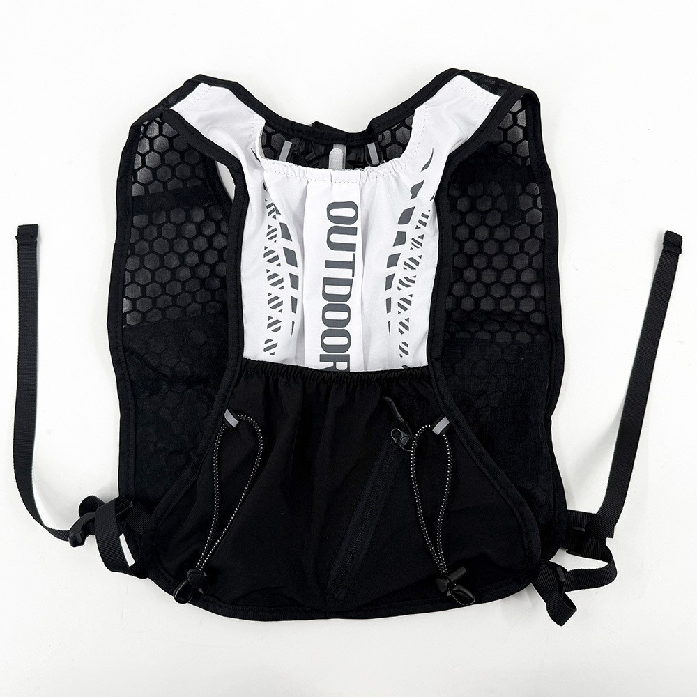 Running and cycling backpack (new style) black and white