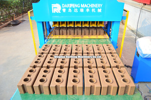 DF7-10 เครื่องอิฐประสานดินเหนียวอัตโนมัติ รายการราคาเครื่องทําอิฐโคลนดินไฮดรอลิกที่มีความเสถียร - Product Image 4