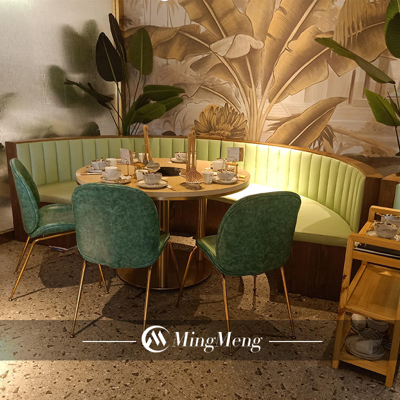 กึ่งบูธ