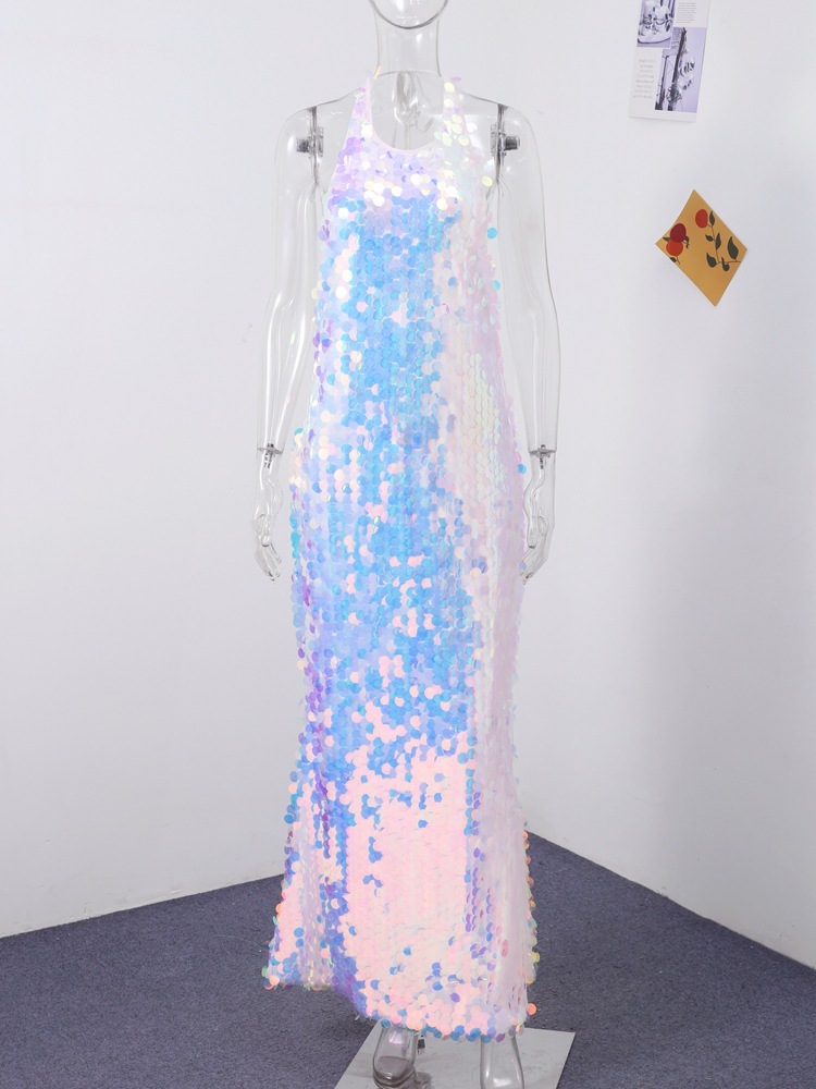Robe longue à sequins et col