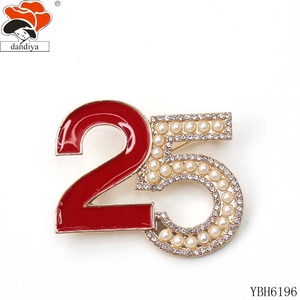 25 Số Ngọc Trai Trâm Tùy Chỉnh Tên Số 25 Năm Trâm Kỷ Niệm Sorority Huy Hiệu Đám Cưới Lưu Niệm Khắc Hợp Kim - Product Image 3