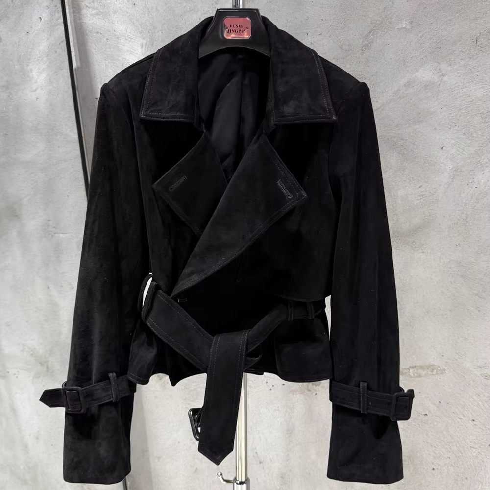 Suède noir