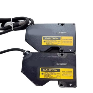 LJ-G030 yüksek hassasiyetli 2D koruma sınıfı IP67 ağırlığı 260 g lazer deplasman sensörü