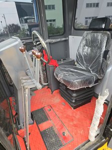 מפלסת קטרפילר 140 כבדה עם מנוע דיזל טורבו 173 קילוואט, ציוד אמין לתחזוקת כבישים - Product Image 5