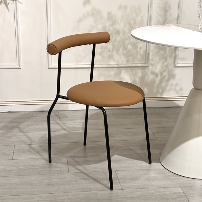 Chaise rouleau aux œufs, pieds marron et noir