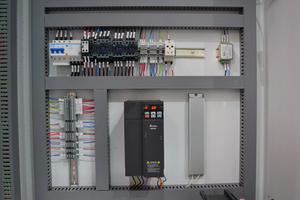 Máquina CNC Mesa de vacío Maquinaria de carpintería CNC Sistema de enrutador Syntec 60WE Máquina CNC 1500x3000mm - Product Image 6