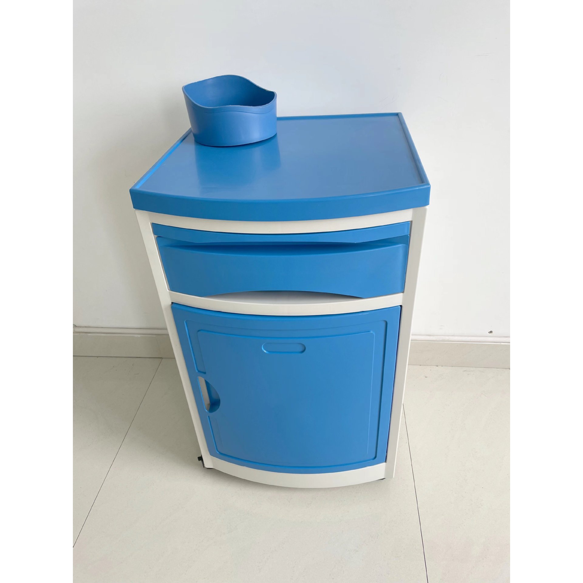 Blue (with saucer)