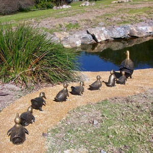 Trang Trí Sân Vườn Kim Loại Vịt Tượng Đồng Mẹ Và Con Vịt Điêu Khắc - Product Image 1