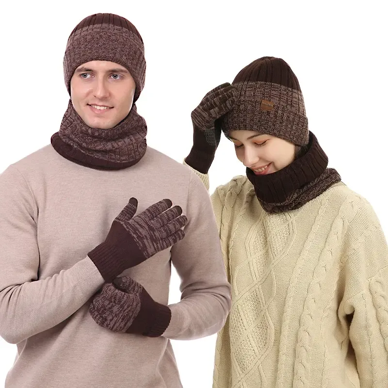 Toptan kadın erkek 3 adet set örgü kış bere şapka eşarp ve eldiven ile Set ile deri yama etiketi