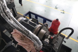 เครื่องเป่าขึ้นรูปพลาสติก Jerry CAN แบบ25L 20L เครื่องทำแม่พิมพ์ขึ้นรูปขวด HDPE - Product Image 6