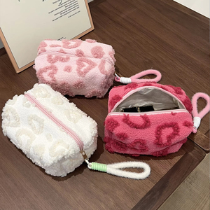 批发方形可爱时尚爱心软化妆包女童毛囊带柄花标志女童离合器毛巾化妆包