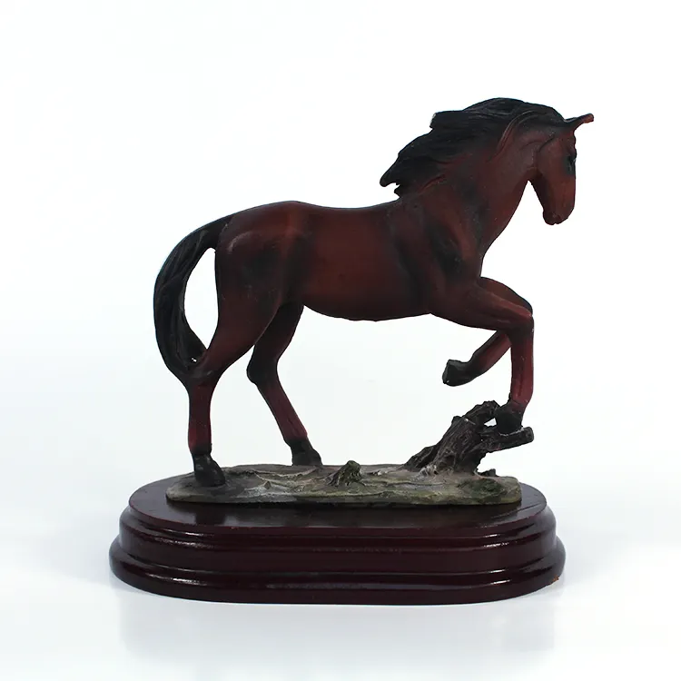 Scultura fatta a mano della decorazione della casa della figura animale del cavallo rosso della resina 3d