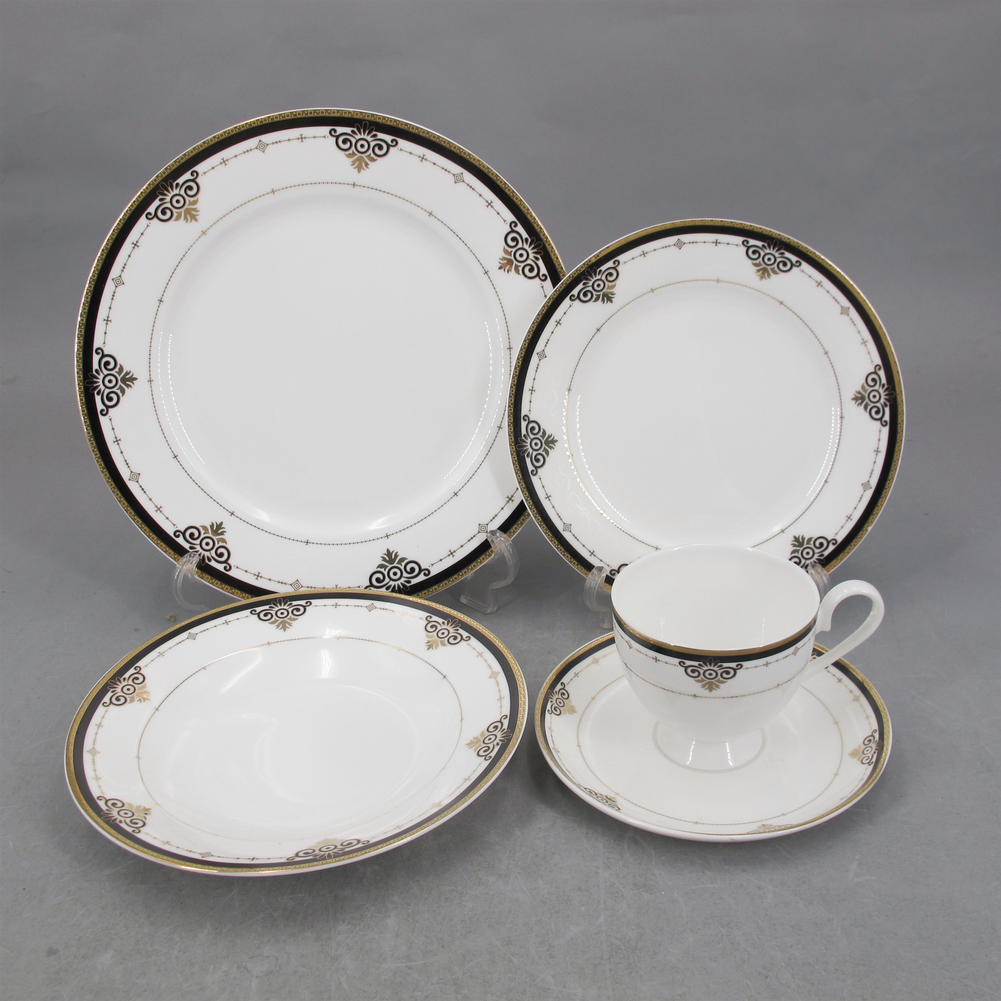 household 18pcs 20pcs elegant new bone china dinnerset with gold rim ceramic black gloden dinnerware