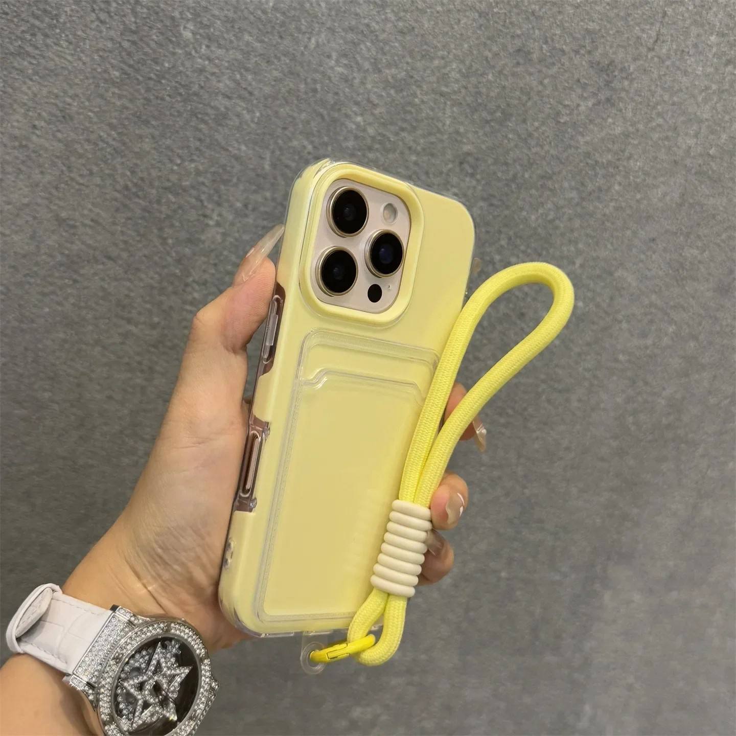 เหลืองอ่อน